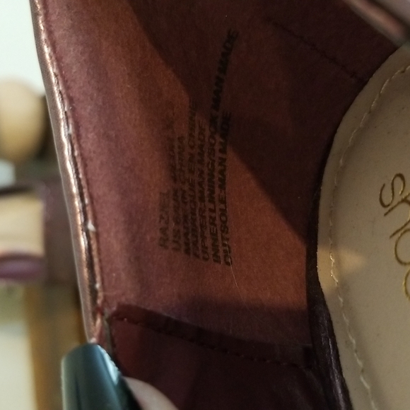 High Heels - Picture 4 of 5